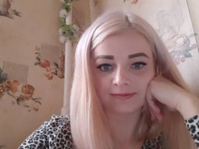 Lähettää kuvakaappauksia ElegantBlonda