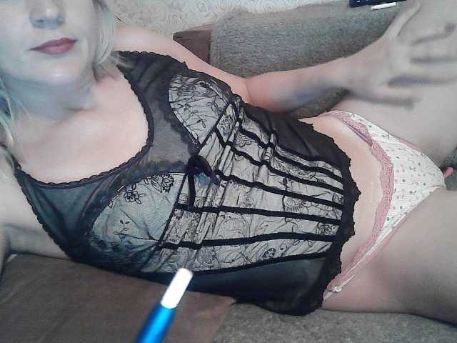 Lähettää kuvakaappauksia ElegantBlonda