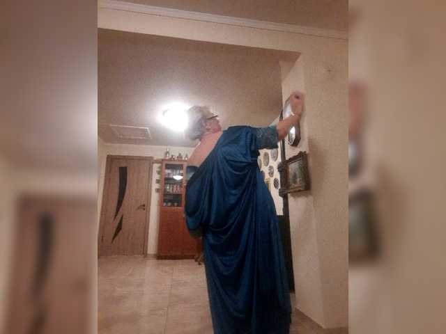 Lähettää kuvakaappauksia ElegantBlonda