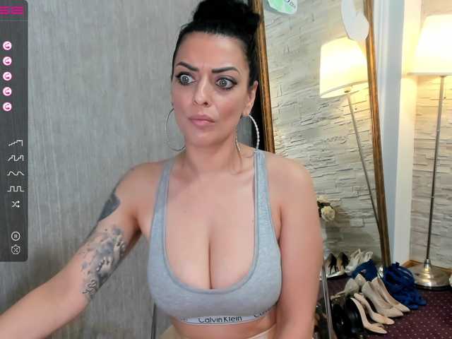 Kuvat ElisaBaxter Hot MILF!!Ready for some fun ? @lush ! ! Make me WET with your TIPS !#brunette #milf #bigtits #bigass #squirt #cumshow #mommy @lovense #mommy #teen #greeneyes #DP #mom