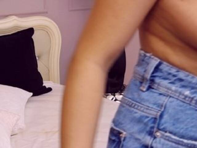 Lähettää kuvakaappauksia EliseTyler