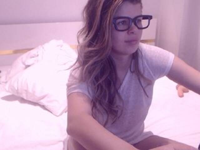 Lähettää kuvakaappauksia EliseTyler