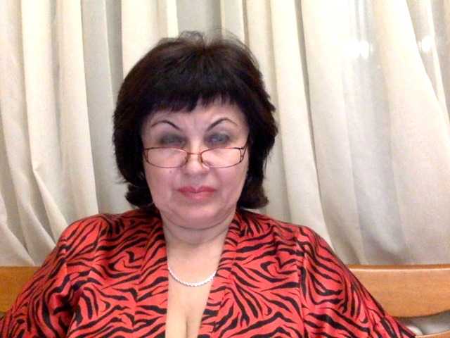 Lähettää kuvakaappauksia ElizzaBelise