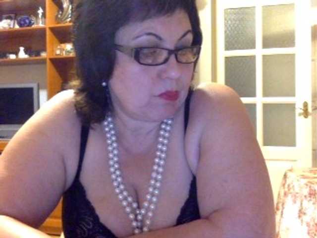 Lähettää kuvakaappauksia ElizzaBelise