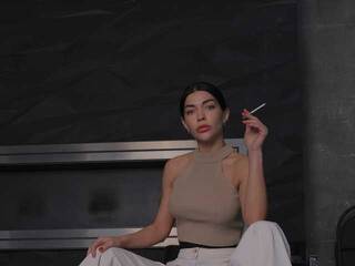 Eroottinen videokeskustelu EllisMoor