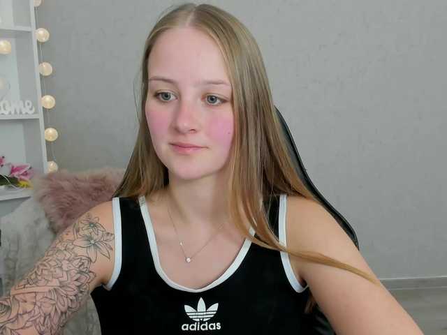 Kuvat ElsaJean18 welcome here guys in my room lets have fun more #teen #lovense #18 #dildo #squirt