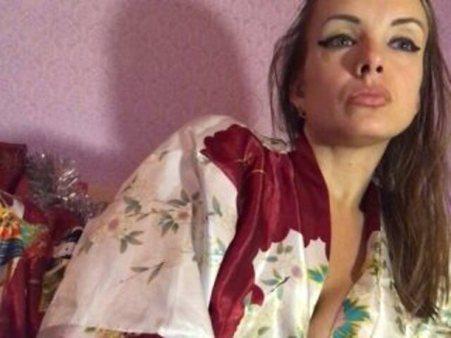 Lähettää kuvakaappauksia ElyaElya