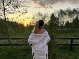 Eroottinen videokeskustelu Emaleena