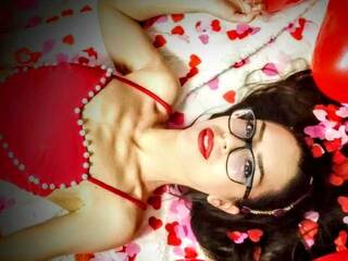 Eroottinen videokeskustelu EmaLowe