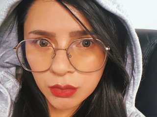 Eroottinen videokeskustelu EMILI-EVANS