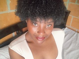 Eroottinen videokeskustelu EmiliAddams