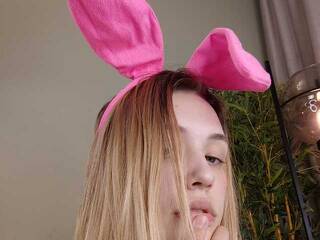 Eroottinen videokeskustelu EmiLovMur