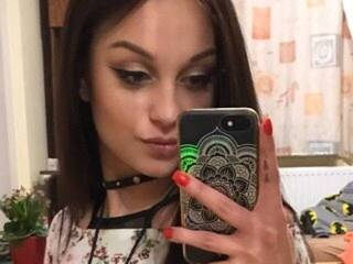 Eroottinen videokeskustelu EmilyBabe