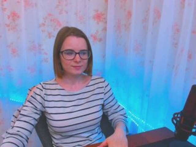 Lähettää kuvakaappauksia EmilyKissy