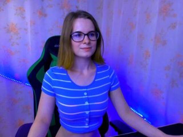 Lähettää kuvakaappauksia EmilyKissy