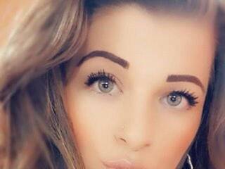 Eroottinen videokeskustelu EvaaHot