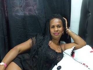 Eroottinen videokeskustelu evadeviscum