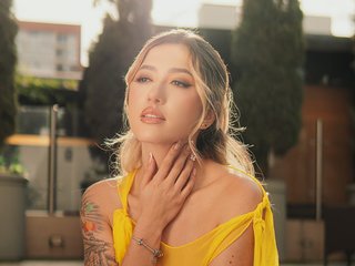 Eroottinen videokeskustelu EveBenson