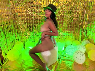 Eroottinen videokeskustelu ExxoticValery