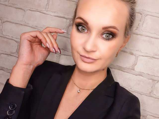 Profiilikuva eyesblonde