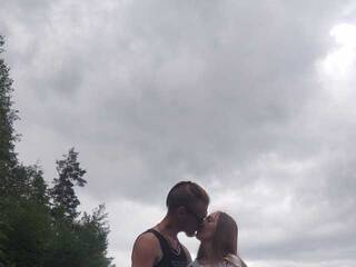 Eroottinen videokeskustelu F0XandM00N