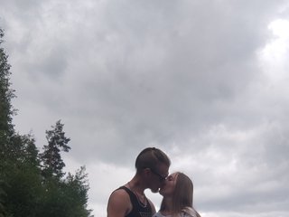 Eroottinen videokeskustelu F0XandM00N