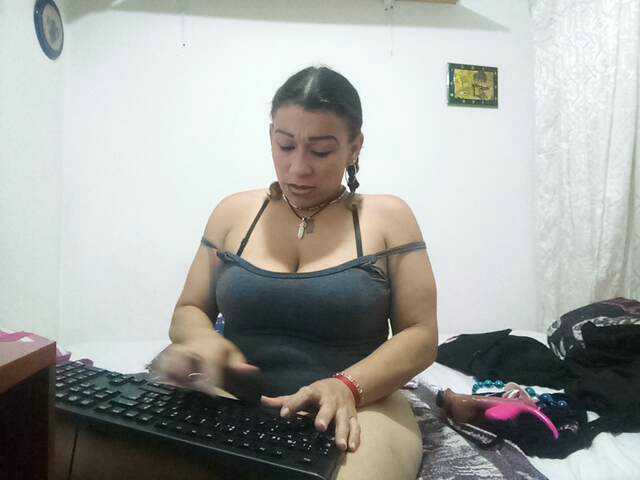 Kuvat Fasttmilkx Welcome to my room make me come rich lovence more tokens more vibration