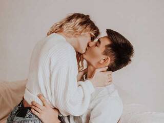 Eroottinen videokeskustelu FlowerNBlade