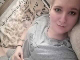 Eroottinen videokeskustelu FortynaDark