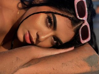 Eroottinen videokeskustelu GeorginaRusso