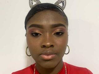 Eroottinen videokeskustelu GirlQueen