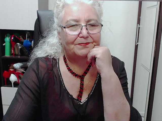 Kuvat GrannyWants all shows in clothes only for tokens.. undress only in private