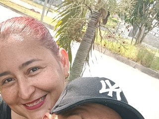 Eroottinen videokeskustelu Green-y-violet