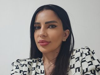 Eroottinen videokeskustelu Gyuliaa