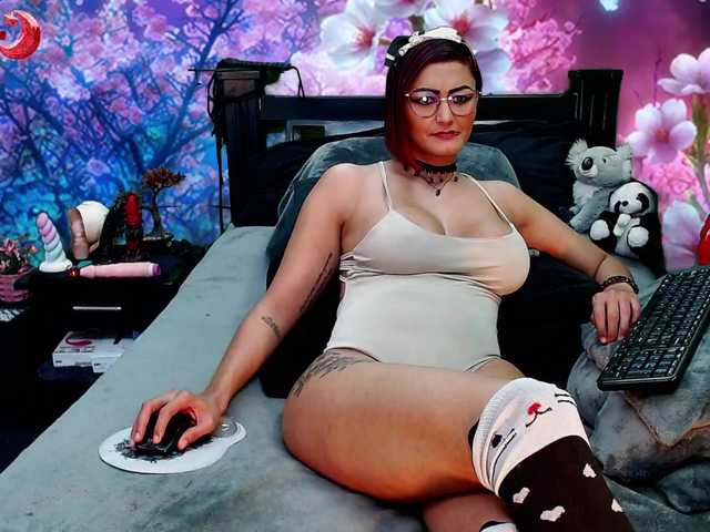 Kuvat Hanna-Luna Welcome to my room, enjoy it with me: menu tips All neked 195tks, Lush control for 30 minutes 999tks, Show feet 30 tks, Show pussy 100tks, Show boobs 95tks, Fingers pussy 200tks, Dildo pussy 300tks, Squirt 380tks, Doggy style 55tks, Anal 600tks, C2c 50tk