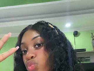 Eroottinen videokeskustelu Hannan-baker