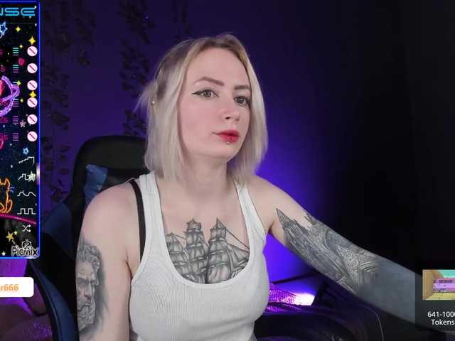 Kuvat HelenCarter lets play hehe :D tip menu and pvt open! #tattoo #blond #ohmibod #anal #french