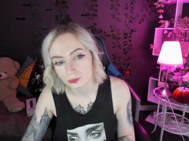 Kuvat HelenCarter lets play hehe :D tip menu and pvt open! #tattoo #blond #ohmibod #anal #french
