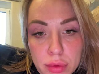 Eroottinen videokeskustelu HollyDoll
