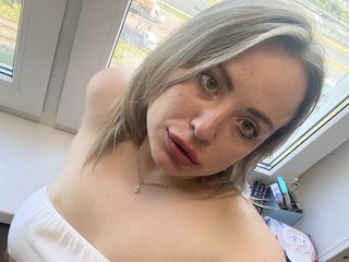 Eroottinen videokeskustelu HollyDoll