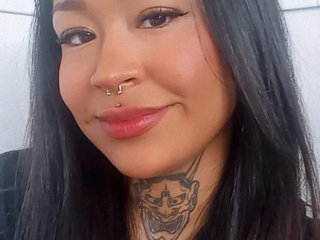 Eroottinen videokeskustelu Honeybluee