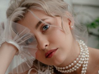 Eroottinen videokeskustelu HoneyCherry