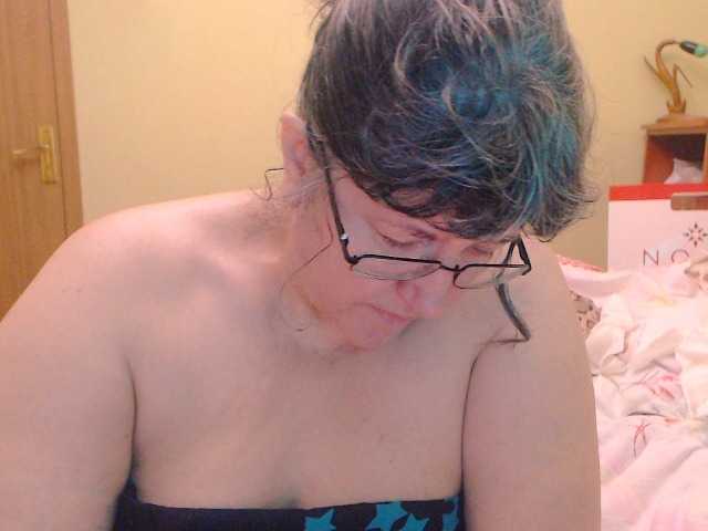 Lähettää kuvakaappauksia HugeTitsXXX