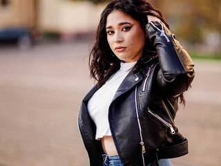 Eroottinen videokeskustelu Iasima