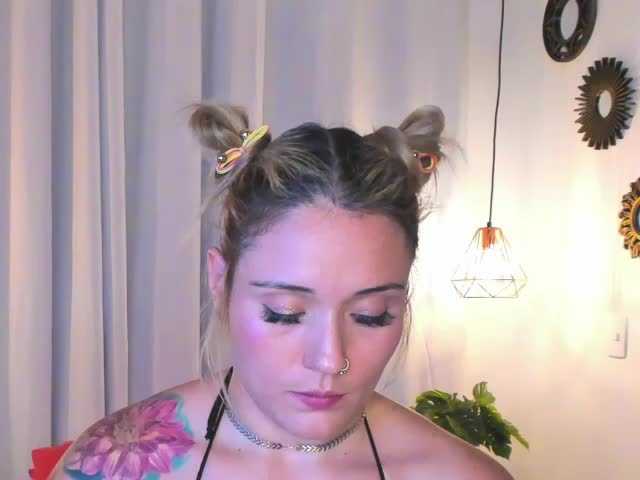 Lähettää kuvakaappauksia isabella-mout