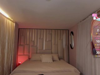 Eroottinen videokeskustelu IsabellaKroft