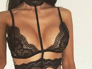 Eroottinen videokeskustelu Jaklina