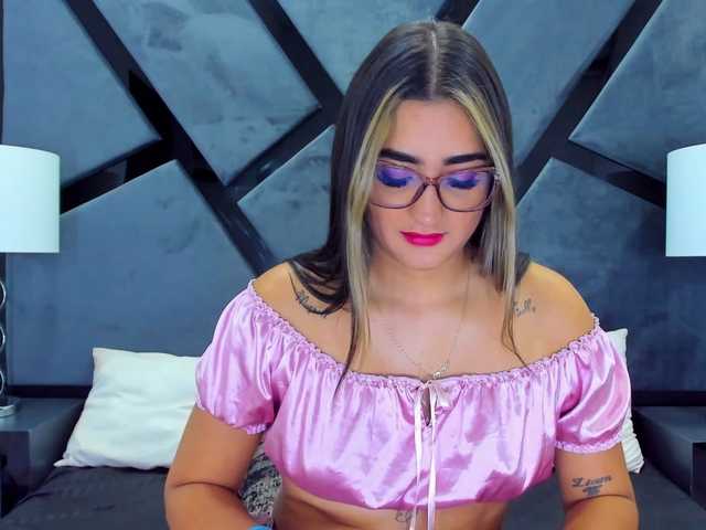 Kuvat JasmineRobert Hey guys join to my show, tease, Twerk ... I wet my pussy a lot. I want you to make me explode from heat with vibrations! .