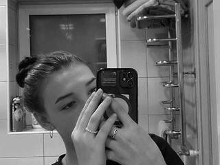 Eroottinen videokeskustelu jeansharp