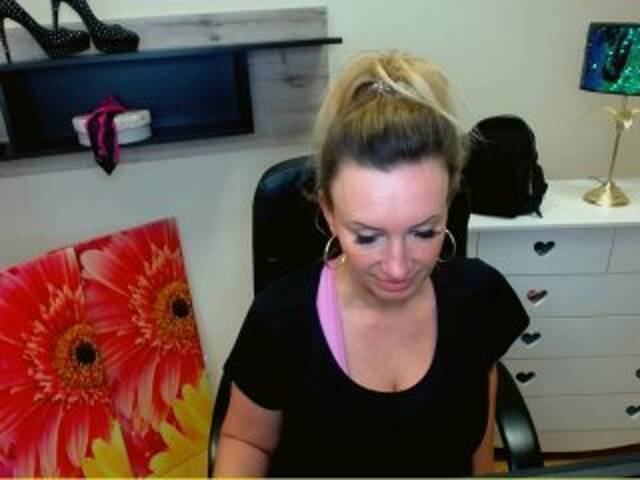 Lähettää kuvakaappauksia JennyTheOnex